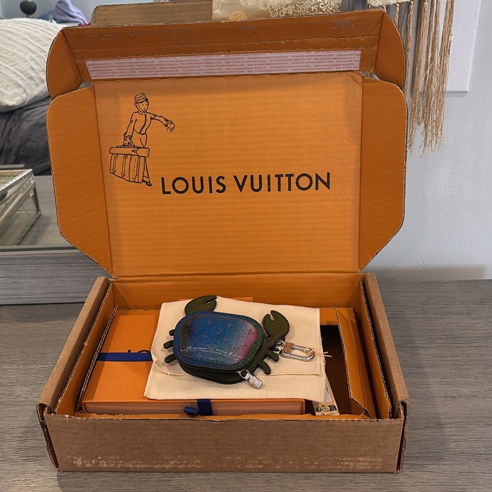 ***SOLD*** Louis Vuitton Spring 2025 Iridescent Crab Bag Charm- NWT - Picture 8 of 8